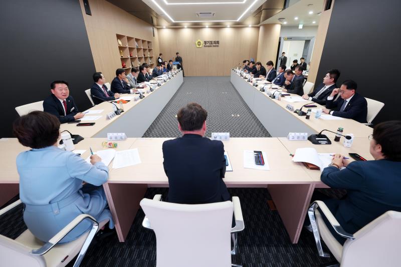 의장단, 교섭단체대표단, 상임위원장단 정담회_4