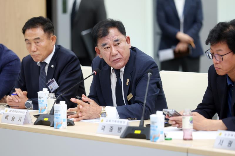 의장단, 교섭단체대표단, 상임위원장단 정담회_6