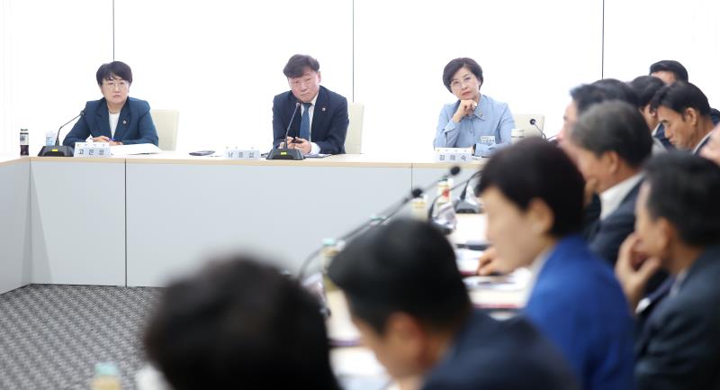 의장단, 교섭단체대표단, 상임위원장단 정담회_8