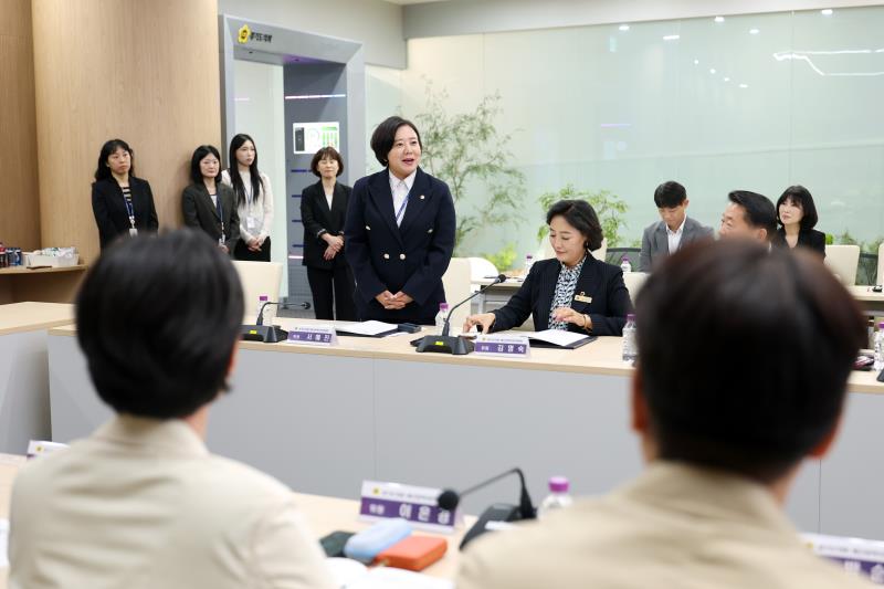제12대 전반기 경기도의회 예산정책자문위원회 위원 위촉식 및 회의_8