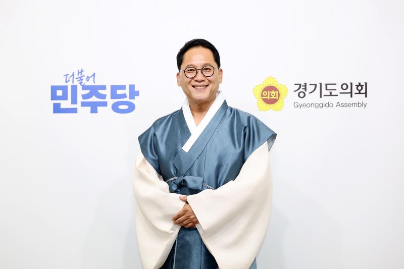 안광률 더불어민주당 대표의원 추석 한복 촬영_2