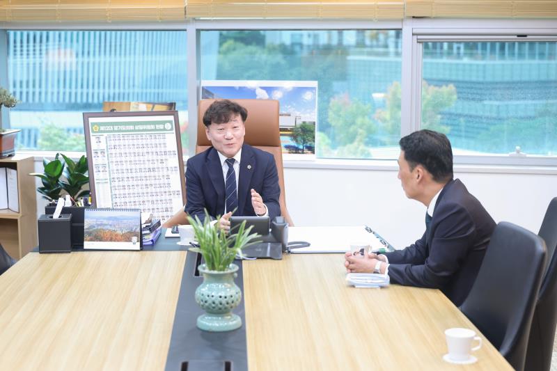 남종섭의장 신임 행정1부지사 접견_7