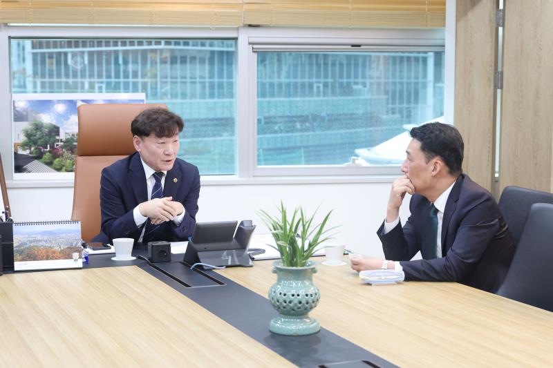 남종섭의장 신임 행정1부지사 접견_8