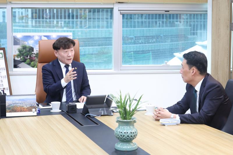 남종섭의장 신임 행정1부지사 접견_9
