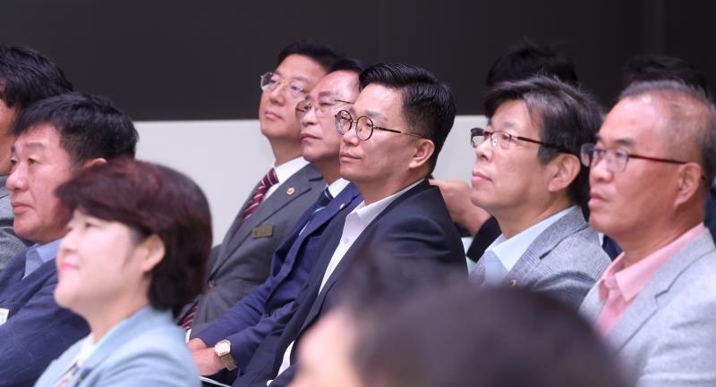 경기도 지속가능한 도로포장 유지관리 지원조례 공청회(고찬석 위원장)_6