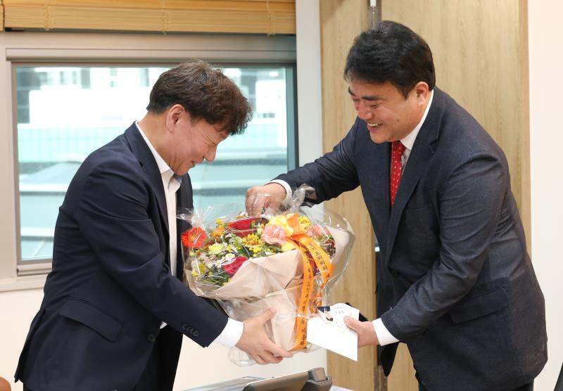 남종섭 의장 경기도제가노인지원 서비스센터 접견_3