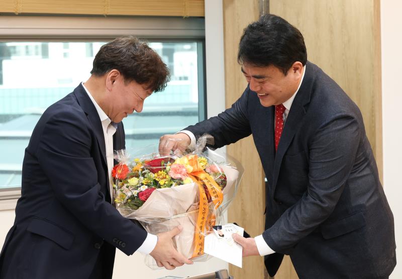 남종섭 의장 경기도제가노인지원 서비스센터 접견_4