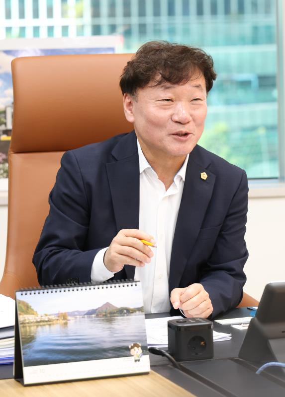 남종섭 의장 경기도제가노인지원 서비스센터 접견_9