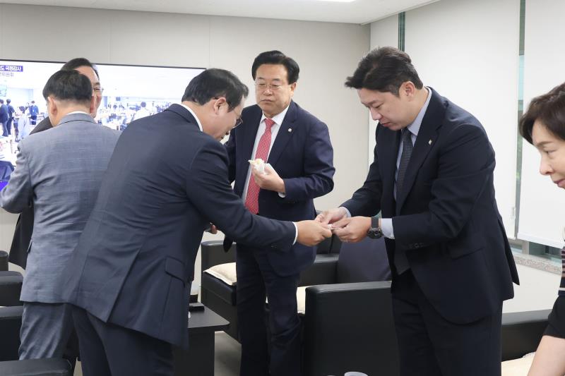 경기도의회 국민의힘 국정감사장 방문_2