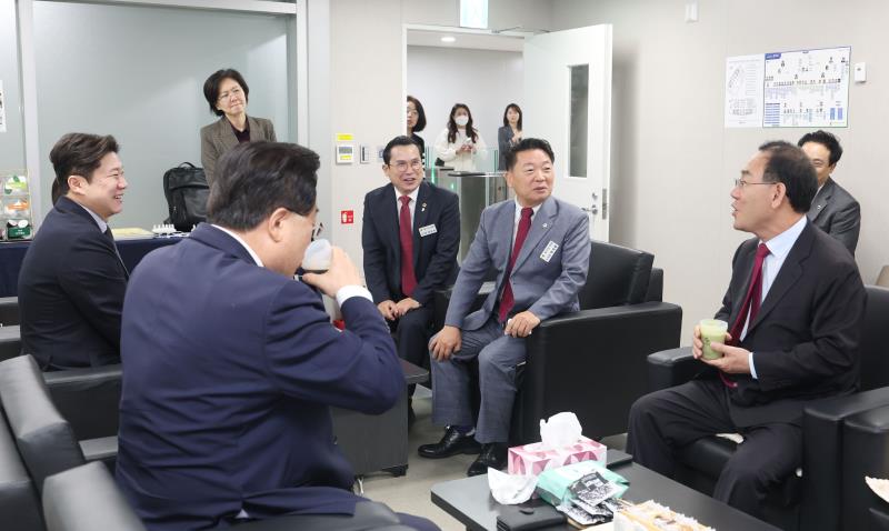 경기도의회 국민의힘 국정감사장 방문_4