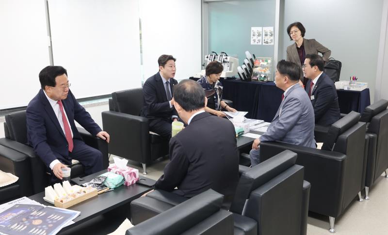 경기도의회 국민의힘 국정감사장 방문_6