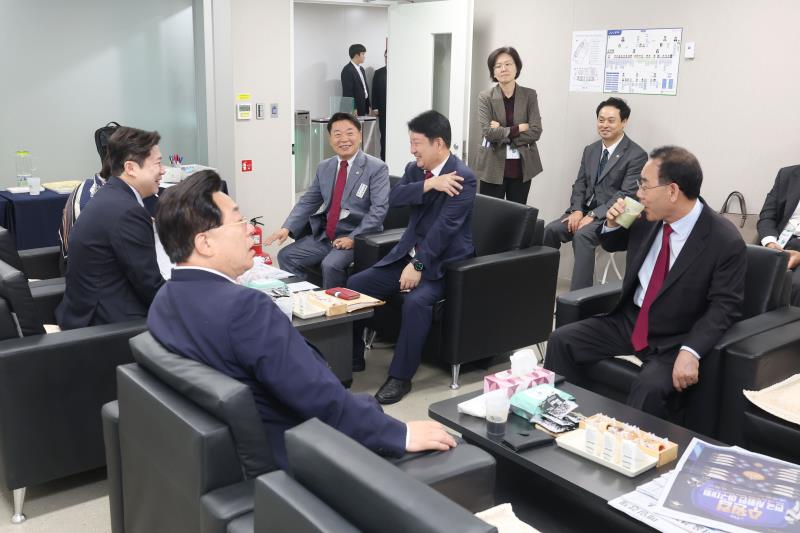 경기도의회 국민의힘 국정감사장 방문_9