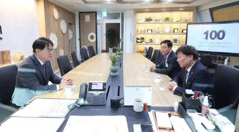 남종섭의장 수원지방중수처장 접견_8