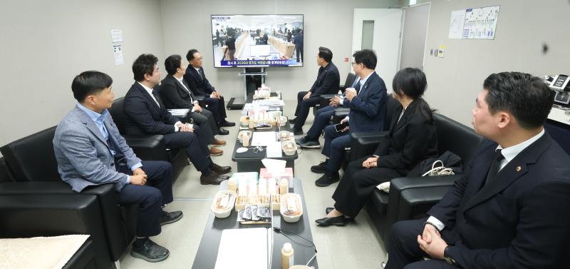 더불어민주당 안광률대표 및 의원 국토교통위 경기도 국정감사장 방문_8