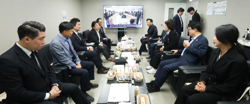 더불어민주당 안광률대표 및 의원 국토교통위 경기도 국정감사장 방문_2