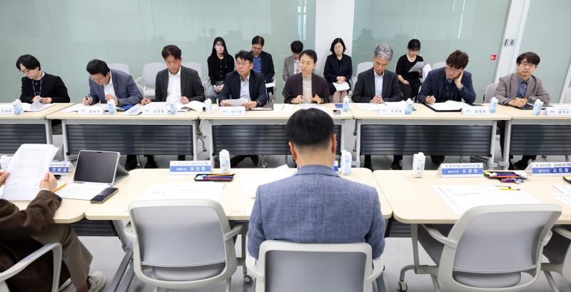 경기도의회 더불어민주당 본예산 대비 자치행정국 보고_9