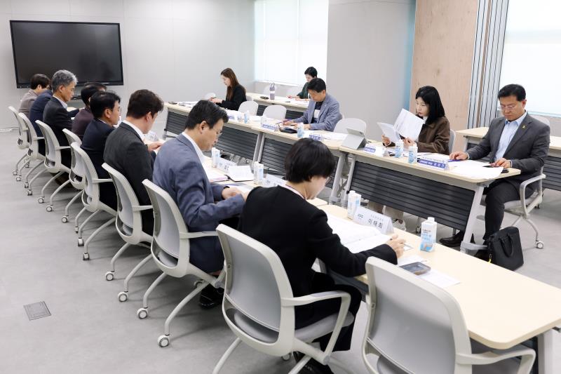 경기도의회 더불어민주당 본예산 대비 자치행정국 보고_10